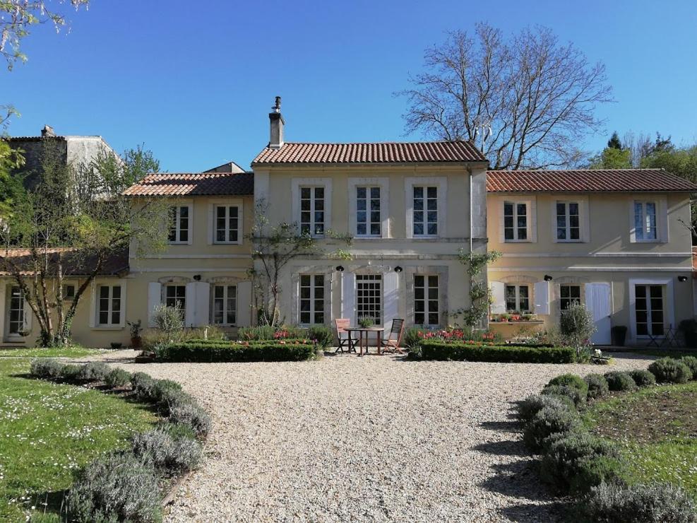 Bed and Breakfast Le Domaine Des Platanes Bourg-Charente Esterno foto