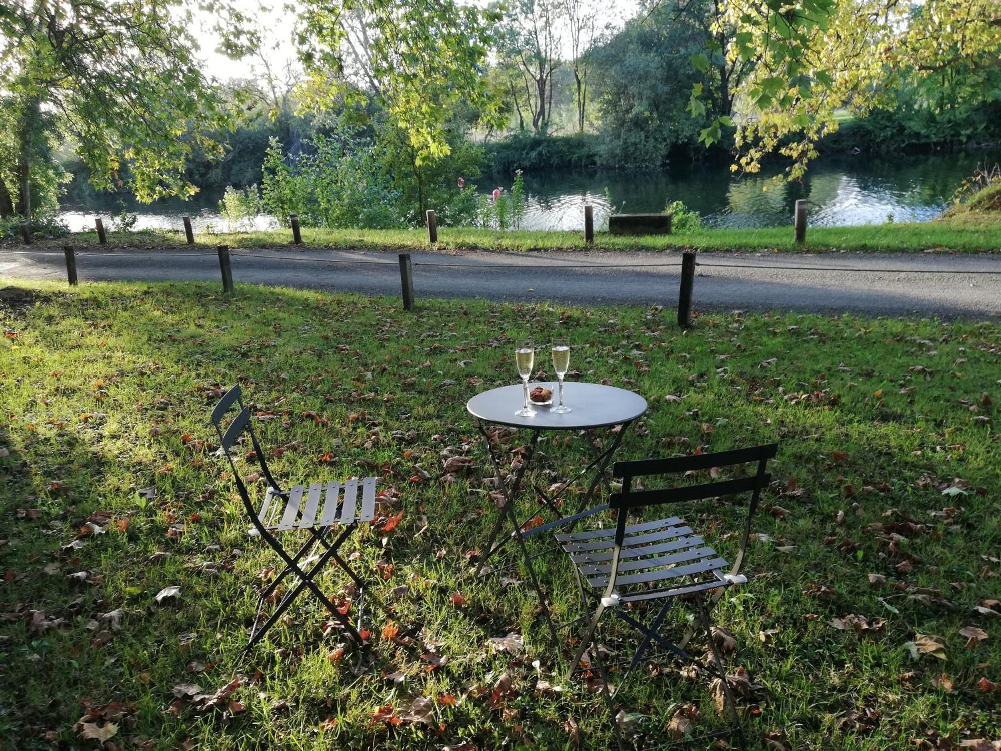 Bed and Breakfast Le Domaine Des Platanes Bourg-Charente Esterno foto